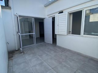 Venta Departamento 2 dormitorios con patio, La Plata