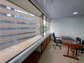 Foto 4 de 🎯 VENDO OFICINA en la avenida El Poblado, cerca a todo.