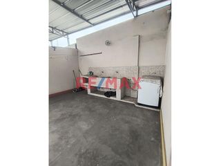 Foto 4 de 🏠 ¡Oportunidad única en Trujillo! 🏠

Descubre esta espaciosa y versátil casa urbana de 3 pisos, perfectamente ubicada en Wilfredo Torres 966, la cua