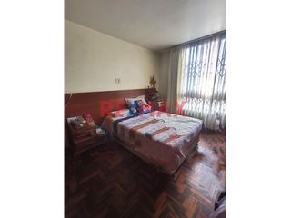 Foto 3 de 🏠 ¡Oportunidad única en Trujillo! 🏠

Descubre esta espaciosa y versátil casa urbana de 3 pisos, perfectamente ubicada en Wilfredo Torres 966, la cua