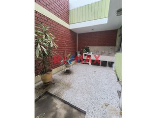 Foto 11 de 🏠 ¡Oportunidad única en Trujillo! 🏠

Descubre esta espaciosa y versátil casa urbana de 3 pisos, perfectamente ubicada en Wilfredo Torres 966, la cua