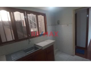 Foto 15 de Se Vende Casa De 4 Pisos En La Urb Leoncio Prado, Rmac