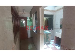 Foto 10 de Se Vende Casa De 4 Pisos En La Urb Leoncio Prado, Rmac