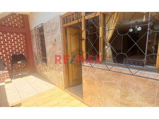 Foto 1 de Se Vende Casa De 4 Pisos En La Urb Leoncio Prado, Rmac