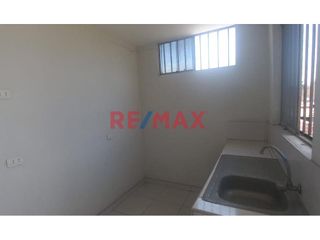 Foto 4 de Se Vende Casa De 4 Pisos En La Urb Leoncio Prado, Rmac