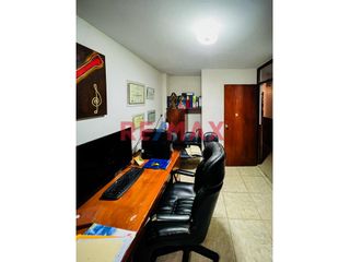 Foto 9 de 🏢✨ ¡Tu nuevo negocio te espera! ✨🏢

¿Buscas comodidad, seguridad y estilo en un solo lugar? Esta increíble casa en la V etapa de San Andrés está dis
