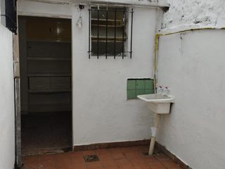 Casa en alquiler - 3 Dormitorios 1 Baño - 70Mts2 - La Plata