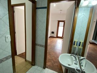Casa en venta - 7 dormitorios 4 baños - cochera - 320mts2 - La Plata
