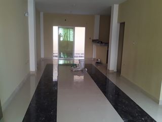 Foto 2 de Av. C.Julio Arosemena, Vta. Casa de Estreno Urb. Altagracia(J.Luna)