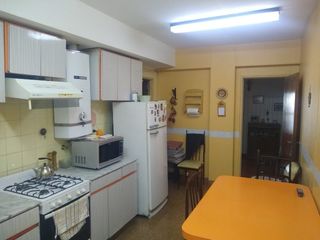Venta Depto 4 Amb + Dependencia + Cochera
