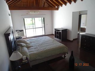 Casa en venta - 3 Dormitorios 4 Baños - Cochera - 1.000Mts2 - San Vicente