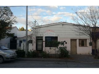 Foto 2 de Venta Casa Con Lote apto desarrollo General Roca frente a Clínica Roca