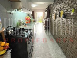 Foto 4 de VENTA CASA 3 AMB C/ COCHERA Y PATIO SOBRE 12 DE OCT. QUILMES O.