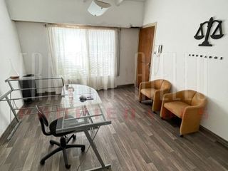 Foto 3 de VENTA CASA 3 AMB C/ COCHERA Y PATIO SOBRE 12 DE OCT. QUILMES O.