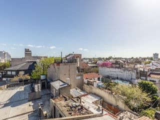 DEPARTAMENTO VENTA 2 AMB VILLA REAL REFACCIONADO