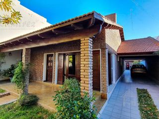 Foto 1 de Excelente Casa 5 Amb. En Venta - Villa Regina, Rio Negro