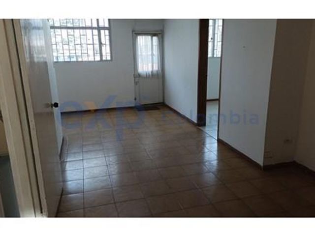 Bodega con sellamiento de ruido + Oficinas/Residencial