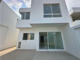 Foto 6 de CASAS EN VENTA EN URBANIZACIÓN PRIVADA LA ROMANA SUR DE MANTA