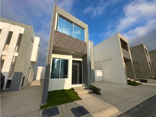 Foto 2 de CASAS EN VENTA EN URBANIZACIÓN PRIVADA LA ROMANA SUR DE MANTA