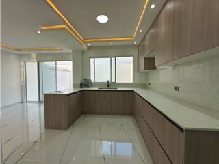 Foto 16 de CASAS EN VENTA EN URBANIZACIÓN PRIVADA LA ROMANA SUR DE MANTA