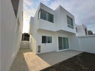 Foto 5 de CASAS EN VENTA EN URBANIZACIÓN PRIVADA LA ROMANA SUR DE MANTA