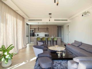 Venta Departamento de 180m2 c/balcón terraza SLS