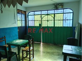 Foto 8 de 🌟 ¡OPORTUNIDAD ÚNICA! 🌟

🏠 Casa encantadora de un solo piso esperando por ti en San Juan de Miraflores. Con una ubicación privilegiada en Los Jazmin