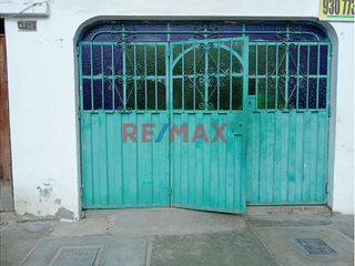 Foto 3 de 🌟 ¡OPORTUNIDAD ÚNICA! 🌟

🏠 Casa encantadora de un solo piso esperando por ti en San Juan de Miraflores. Con una ubicación privilegiada en Los Jazmin