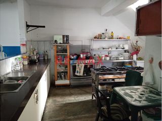 Foto 12 de 🌟 ¡OPORTUNIDAD ÚNICA! 🌟

🏠 Casa encantadora de un solo piso esperando por ti en San Juan de Miraflores. Con una ubicación privilegiada en Los Jazmin