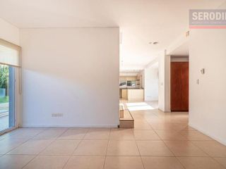 Casa en alquiler 6 ambientes en Nuevo Quilmes