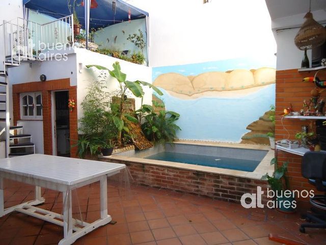 Balbastro al 1300, entre Cachimayo y Emilio Mitre. Casa en venta, única por su estilo!