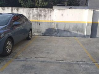Cochera fija y descubierta en Villa Pueyrredón  en PB con portón automático
