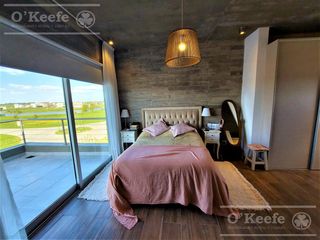 Impecable Casa en venta y en alquiler de Cuatro Dormitorios con Piscina en Pueblos del Plata, Barrio Magallanes