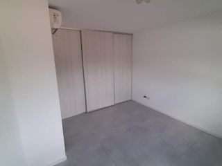 Departamento en venta - 2 Dormitorios 1 Baño - Cochera - 85Mts2 - Miramar
