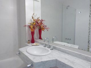 Excelente 3 ambientes - Barrio Norte - frente plaza Oussay -