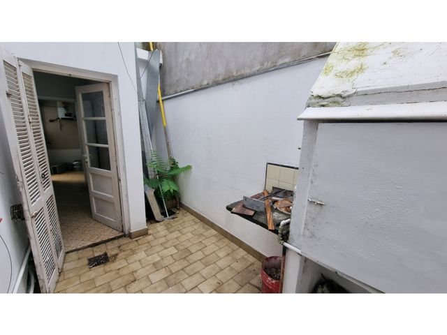 Ph al frente de 3 ambientes con garage y patio. Zona La Perla.