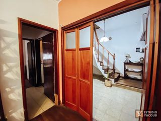 Casa en venta - 5 Dormitorios 2 Baños 1 Cochera - 300Mts2 - Ringuelet [FINANCIADA]