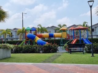 Foto 32 de Elegante casa a estrenar en Casalaguna/entrega inmediata/ cerca de Riocentro Dorado