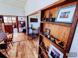 Casa en venta - 2 Dormitorios 1 Baño - Cochera - 238Mts2 - City Bell, La Plata