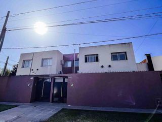 Casa en venta - 2 dormitorios 2 baños - cochera - 160mts2 - Villa Elisa, La Plata