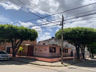 Foto 2 de ESQUINERA BIEN UBICADA