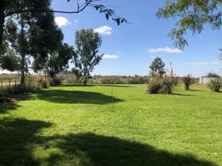 Casa quinta en venta - 3 Dormitorios 1 Baño - 4.5 ha - Villa Elvira