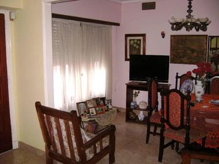 Foto 12 de CHALET 5 AMBIENTES EN GASCON Y JUJUY