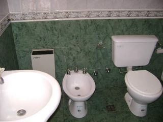 Foto 5 de CHALET 5 AMBIENTES EN GASCON Y JUJUY