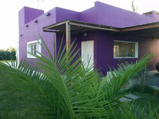 Casa venta 3 dormitorios 2 baños 1 patio con quincho parrilla y pileta 945 mts 2  - Los Hornos
