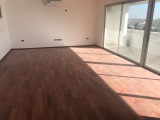 VENTA, piso de tres dormitorios con terraza propia