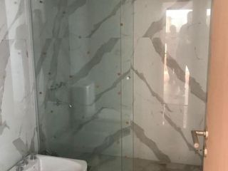 VENTA, piso de tres dormitorios con terraza propia