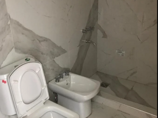VENTA, piso de tres dormitorios con terraza propia