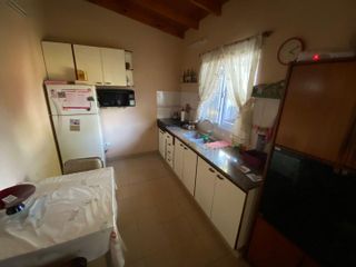Casa en venta - 3 Dormitorios 2 Baños - Cocheras - 425Mts2 - Villa del Plata, Florencio Varela