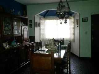 VENTA RETASADO -DUPLEX 4 AMBIENTES 2 BAÑOS 2 COCHERAS COC COM JARDIN FDO-P CHACABUCO